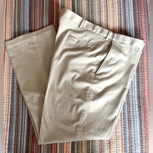 Haggar Flat Front Khaki pants, Men's Big & Tall 42x32 - Like new!